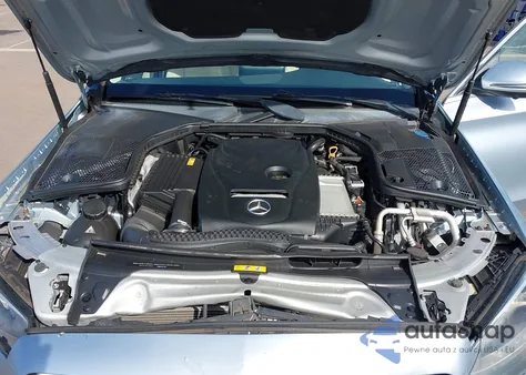 2018 Mercedes-Benz C 300 z USA, uszkodzony, nr VIN 55SWF4JB1JU234570